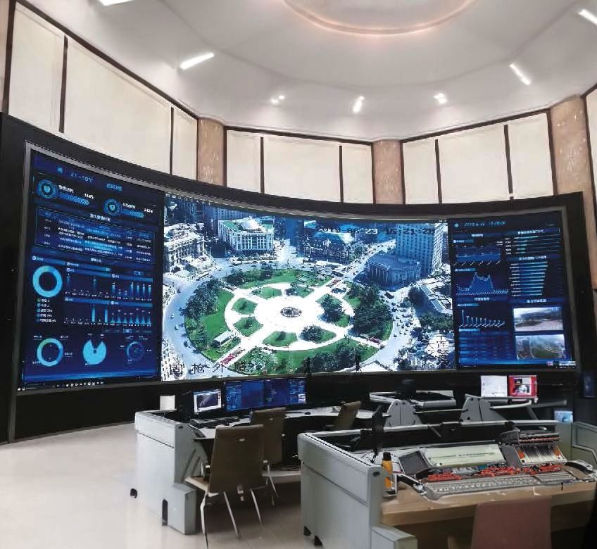 A room with a large screen that says ' aerial view ' on it