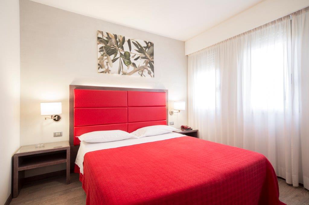 Camera con letto matrimoniale