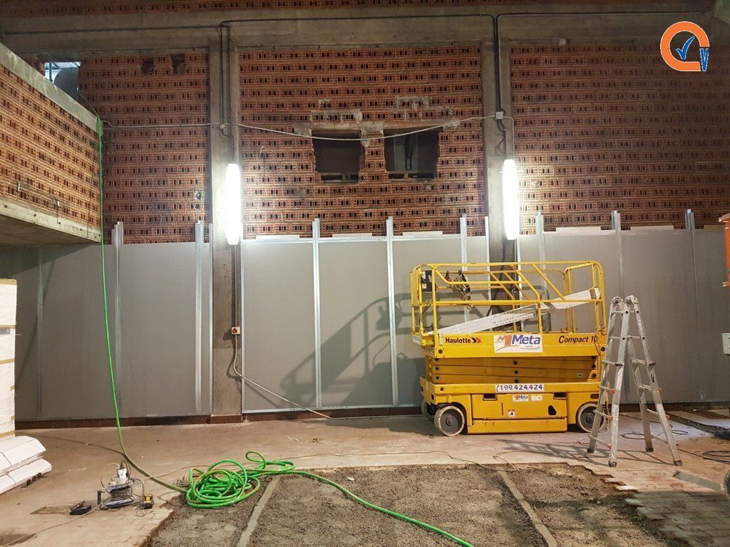 cantiere interno per restauro capannone