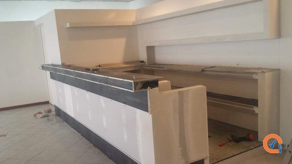 bancone per bar in legno