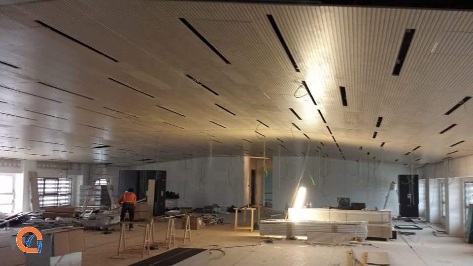 Controsoffitto acustico in corso d'opera