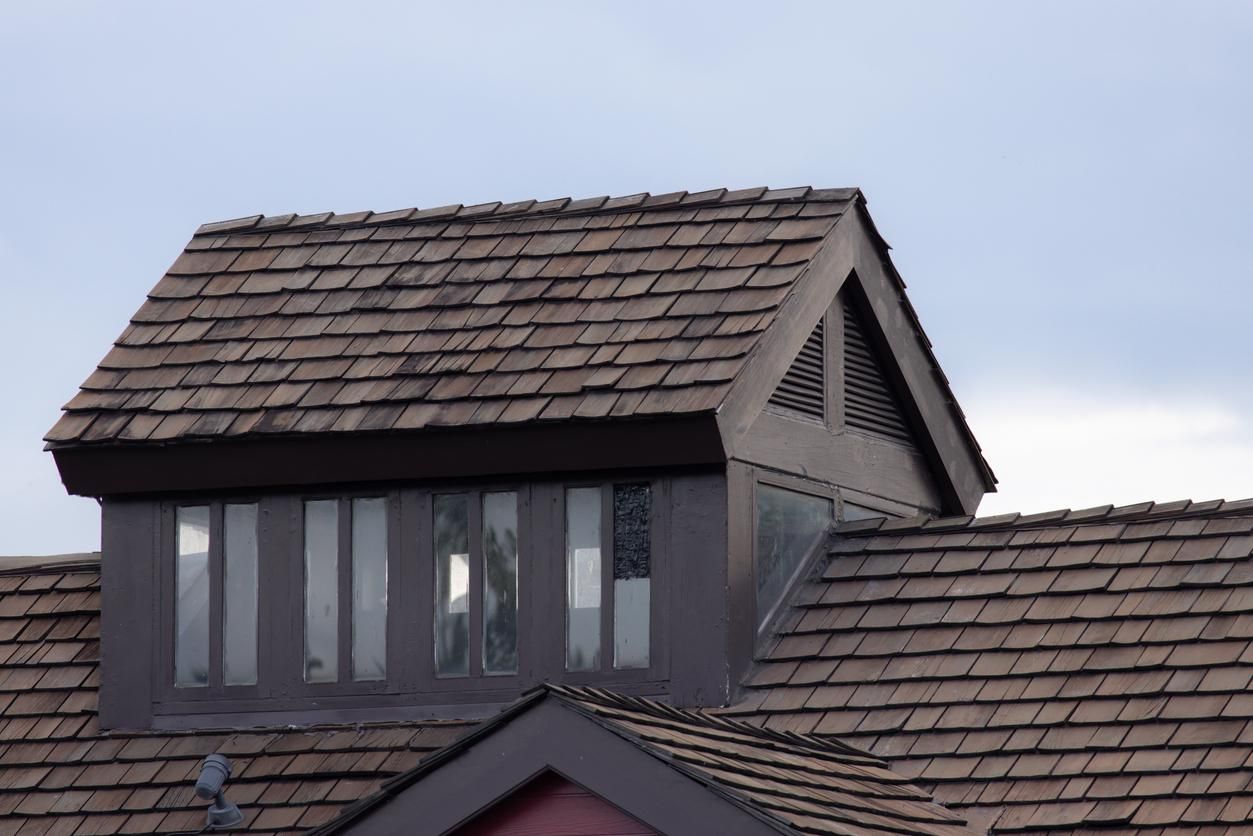A roof with well laid cedar shake tiles.