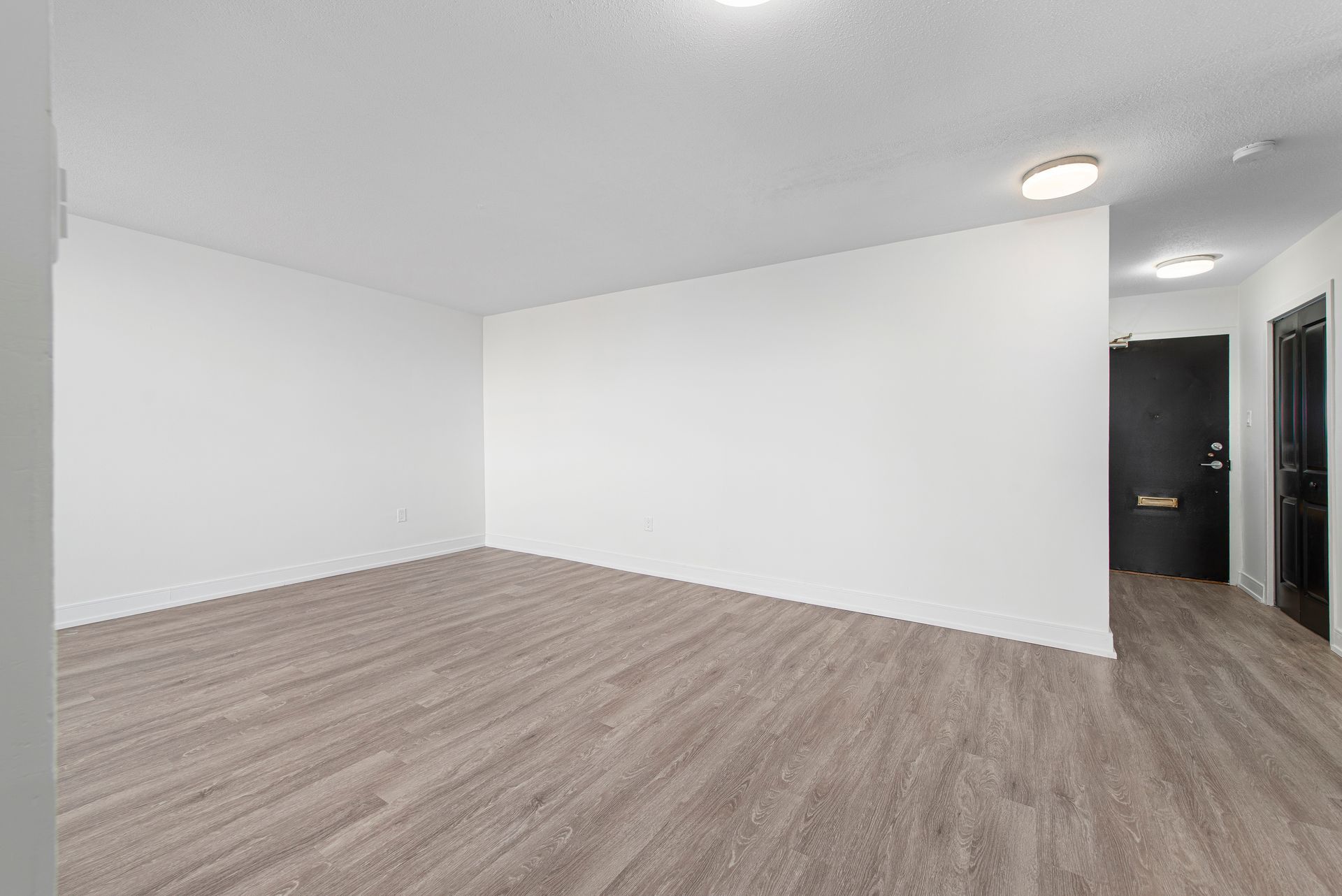 100 Dundas Street E Apartments