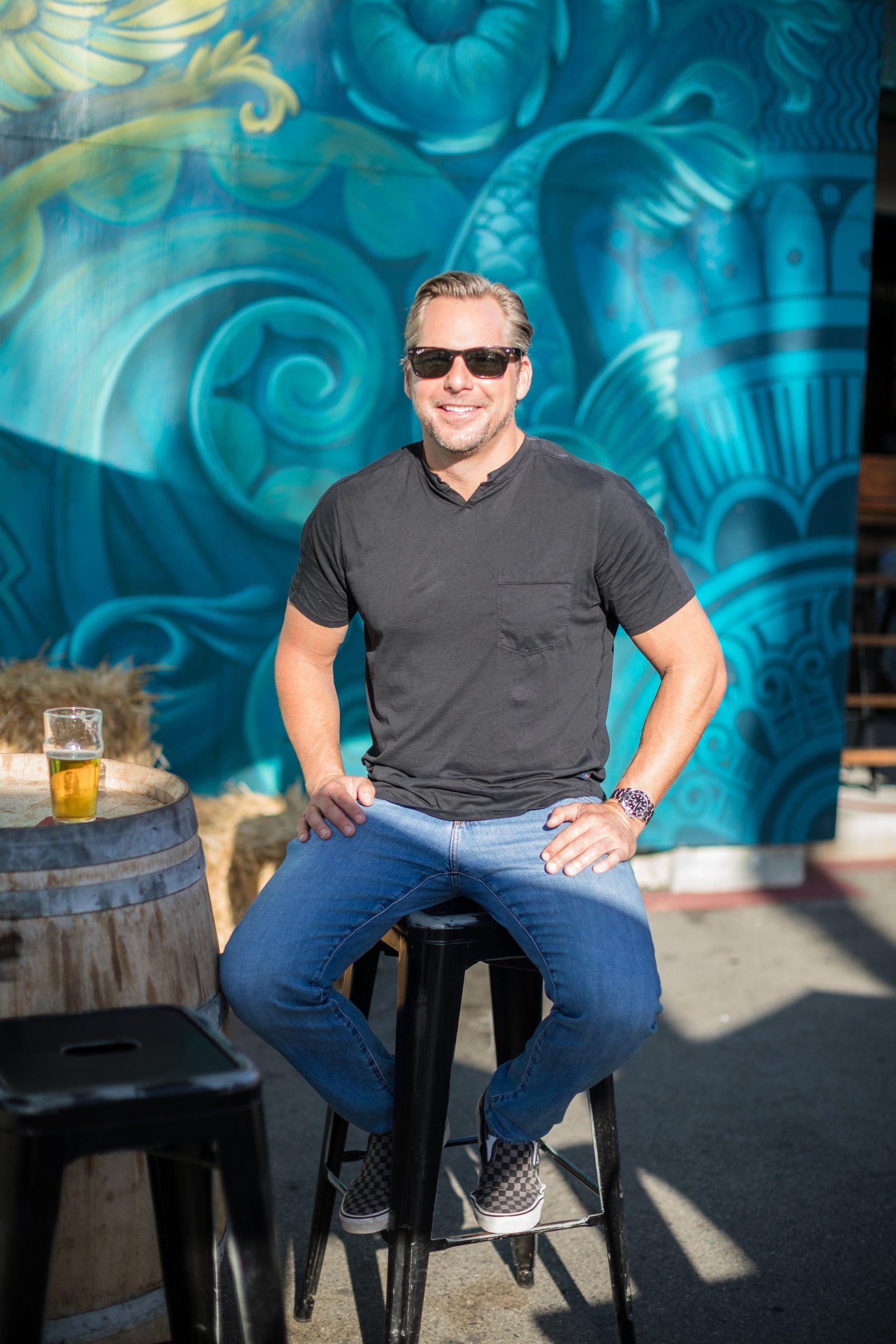 Photoshoot for dating profile highlight a guy in an urban area.  Lifestyle type portraits at Laguna Beach Brewery.