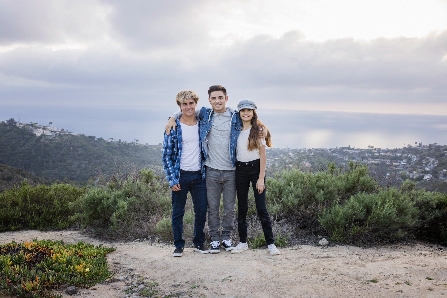Sibling portraits in Laguna Beach at Top of the World.