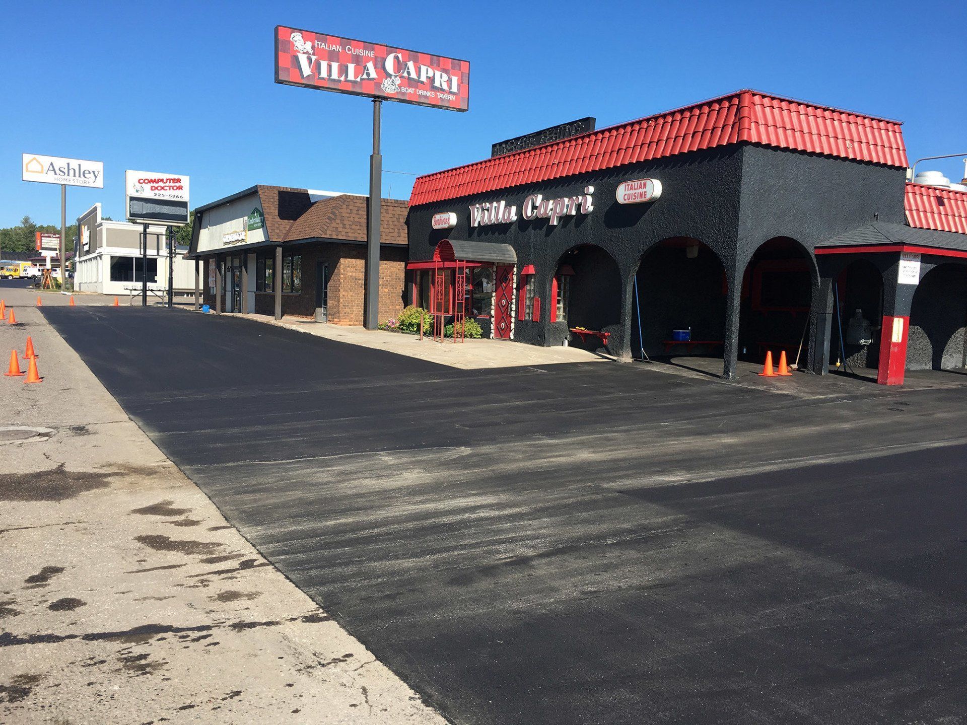 A black building with a red sign that says ' yield cars ' on it