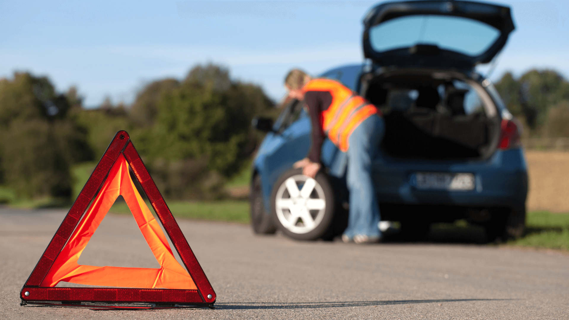 Local tow truck picks up a car with a flat tire in Harper Woods MI