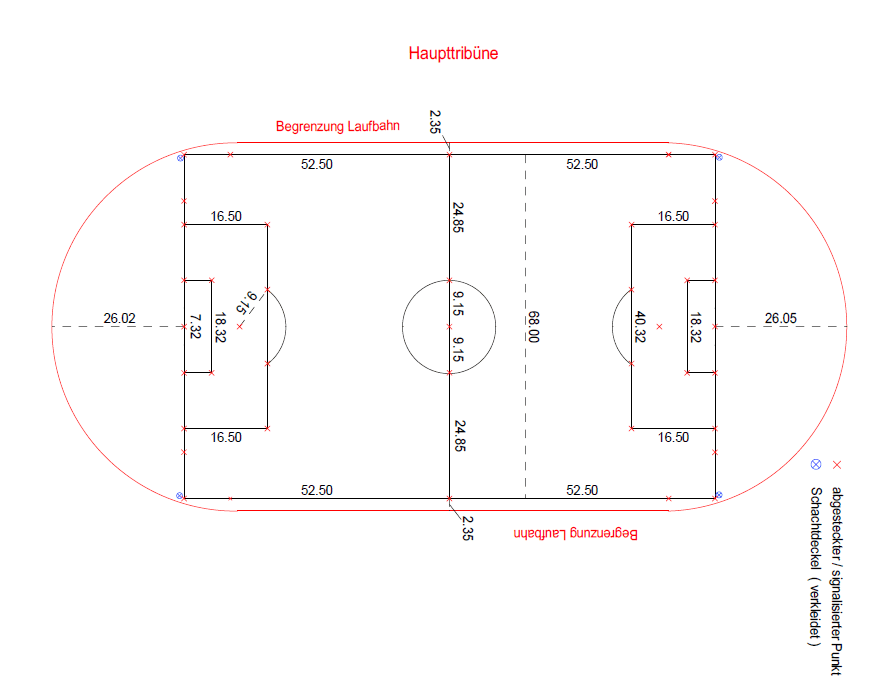 Eine Zeichnung eines Fußballfeldes mit Maßangaben auf weißem Hintergrund.