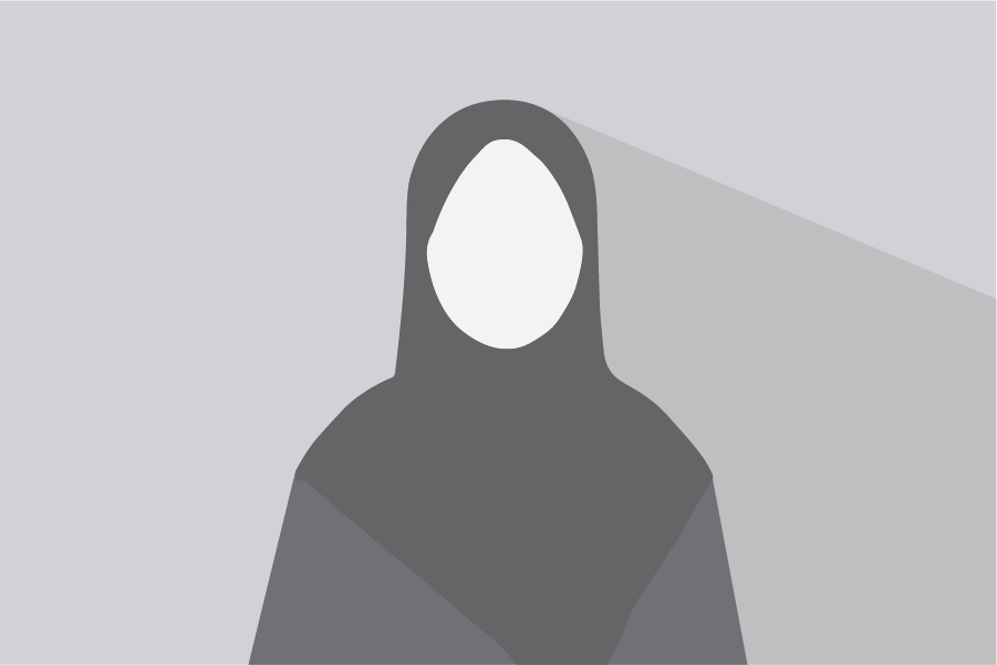 Illustration der Silhouette einer Person mit Kapuze auf grauem Hintergrund