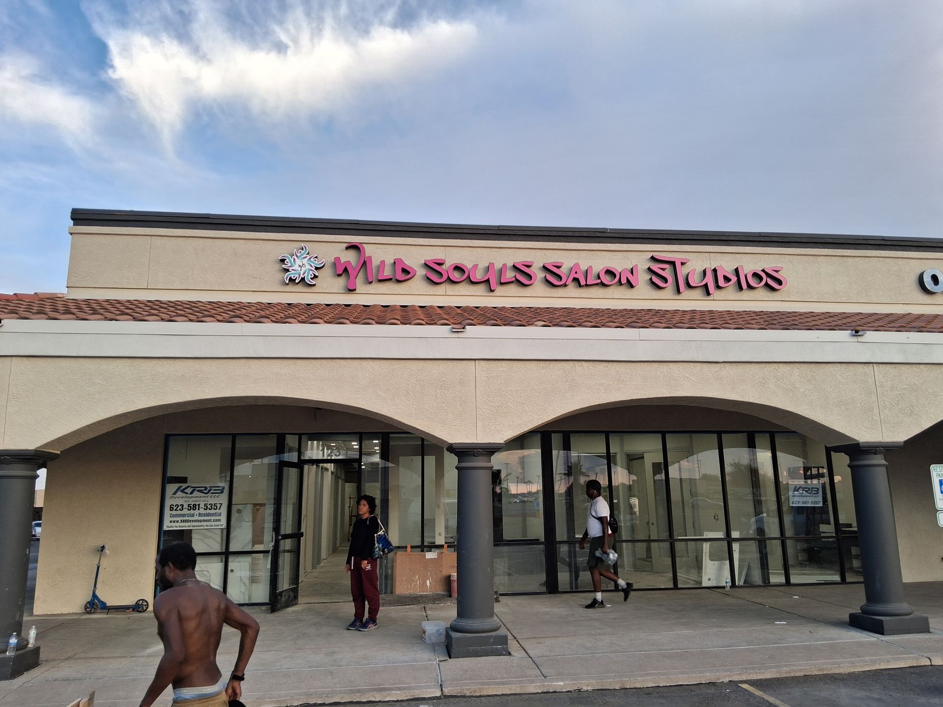 Glendale retail store getting new full-height storefront windows