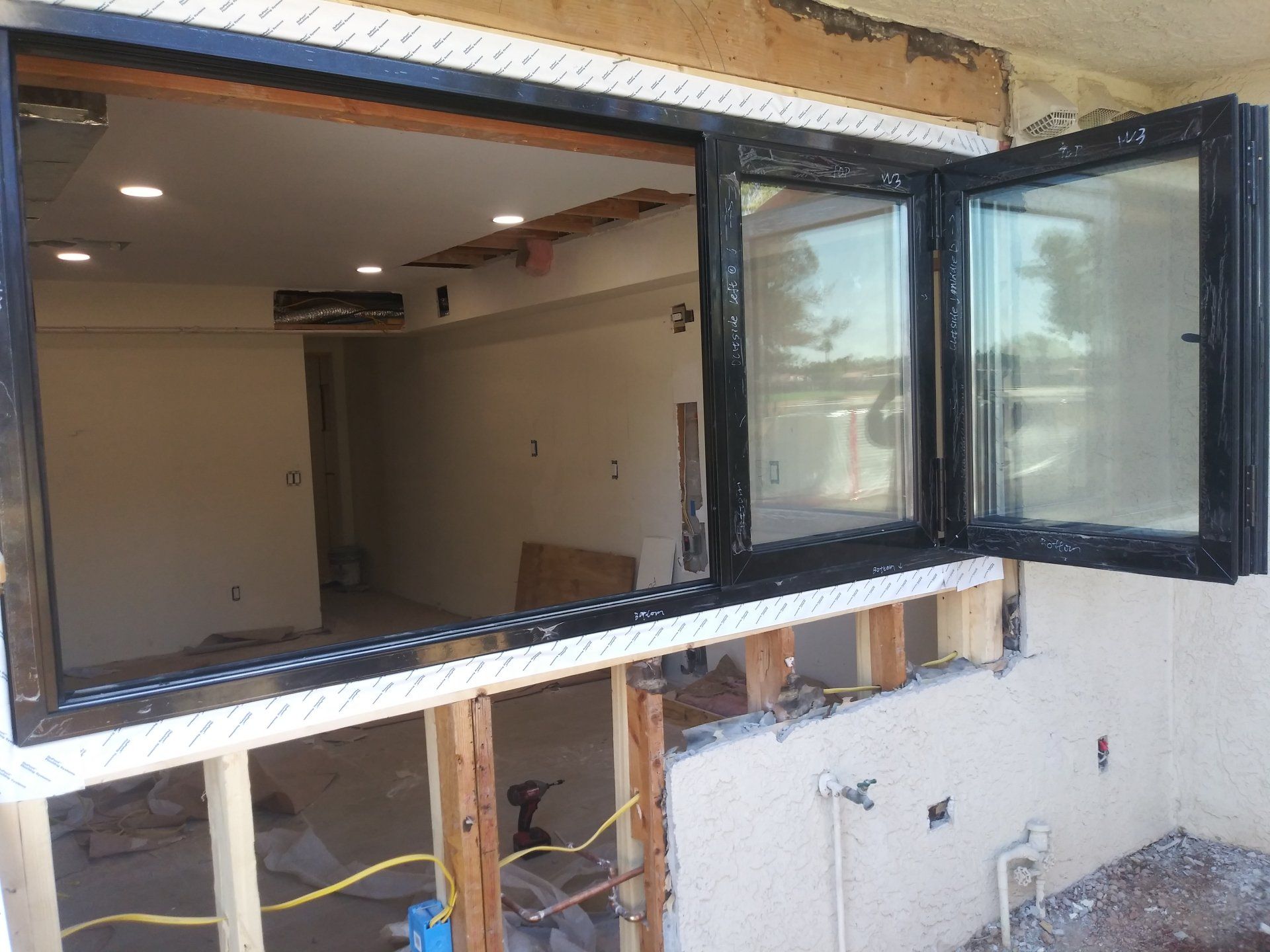 Installing modern black-frame windows for luxury Phoenix home
