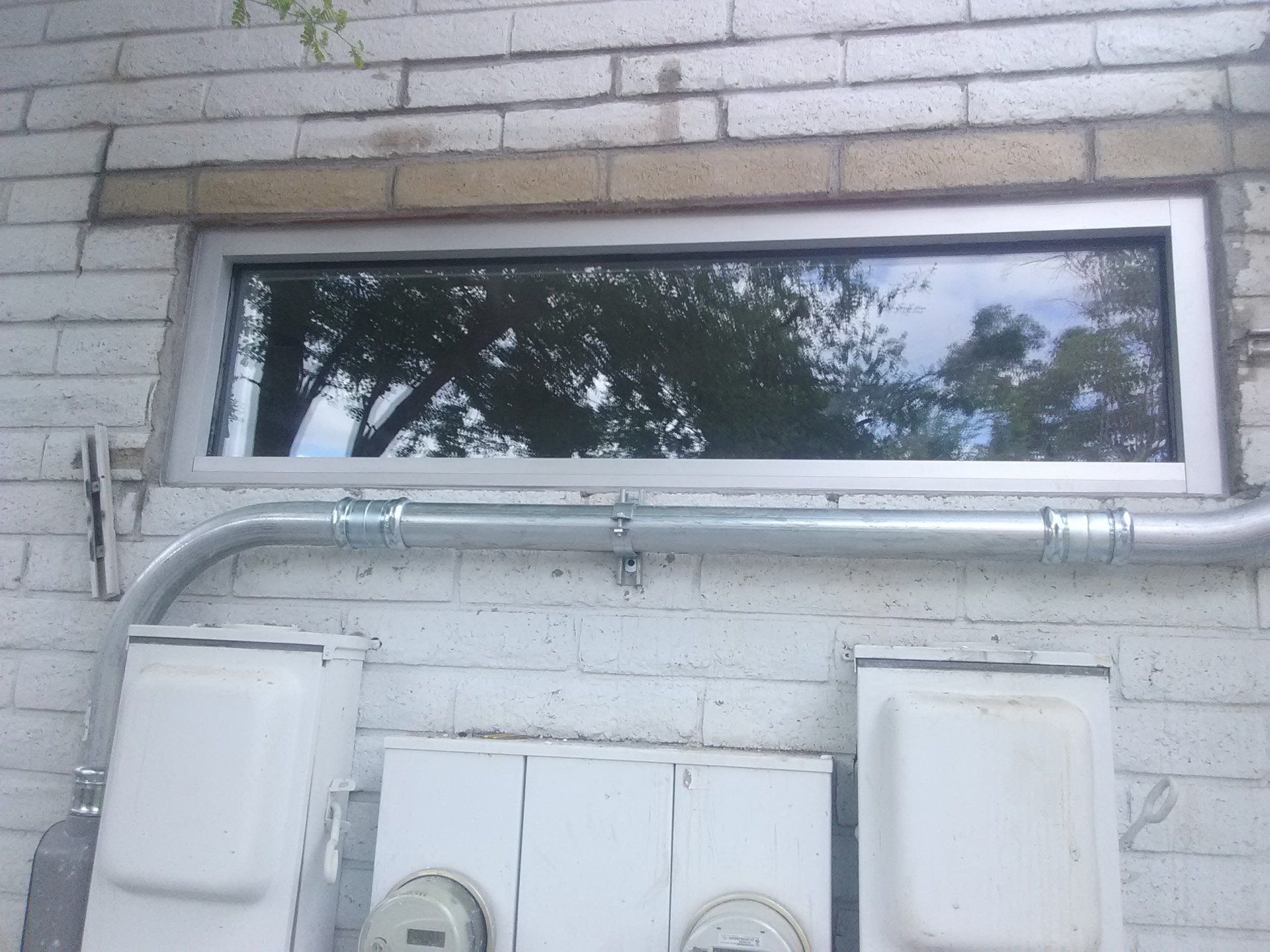 Mesa professional replacing old drafty windows