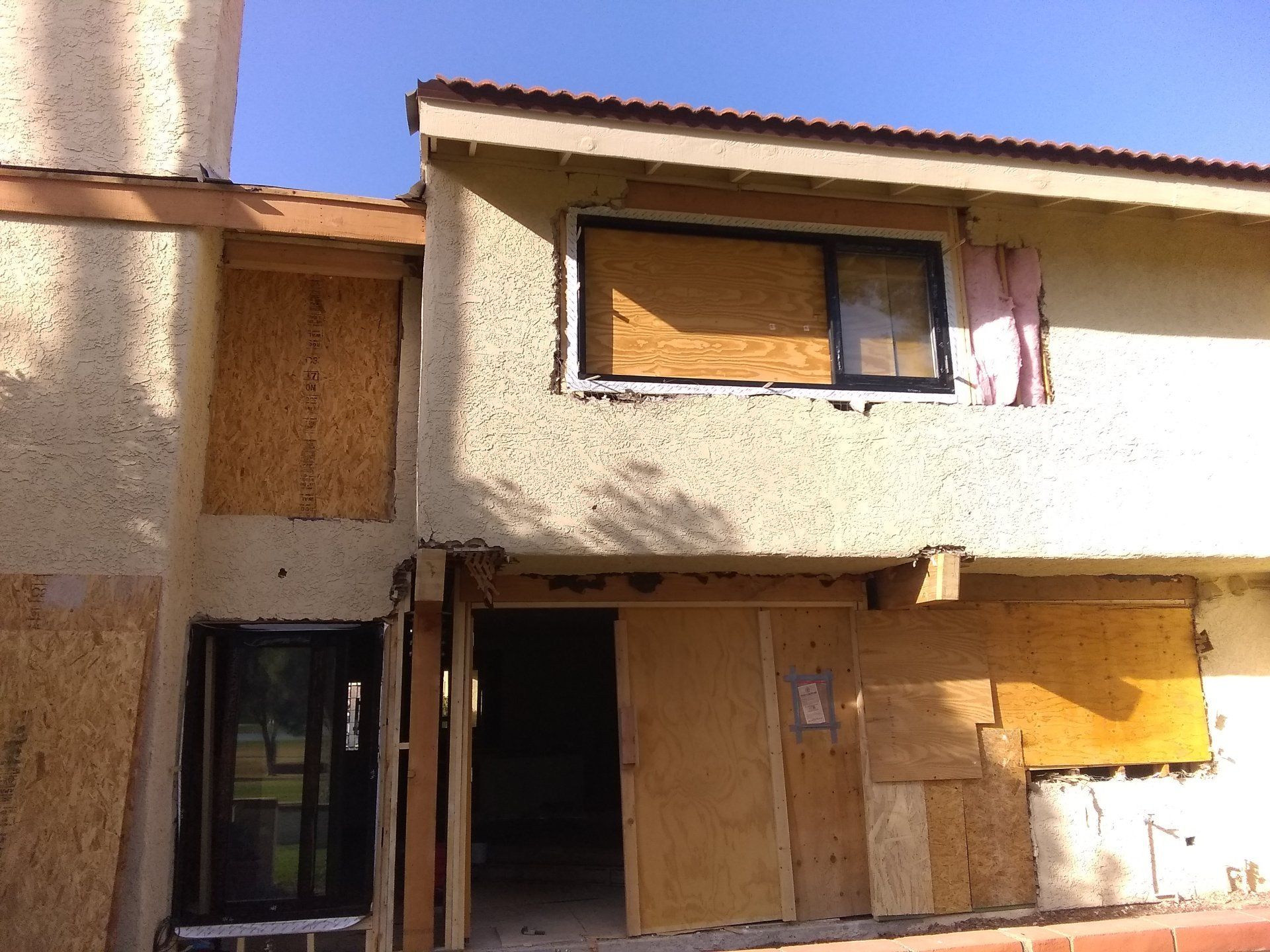 New fiberglass window installation in modern Glendale home