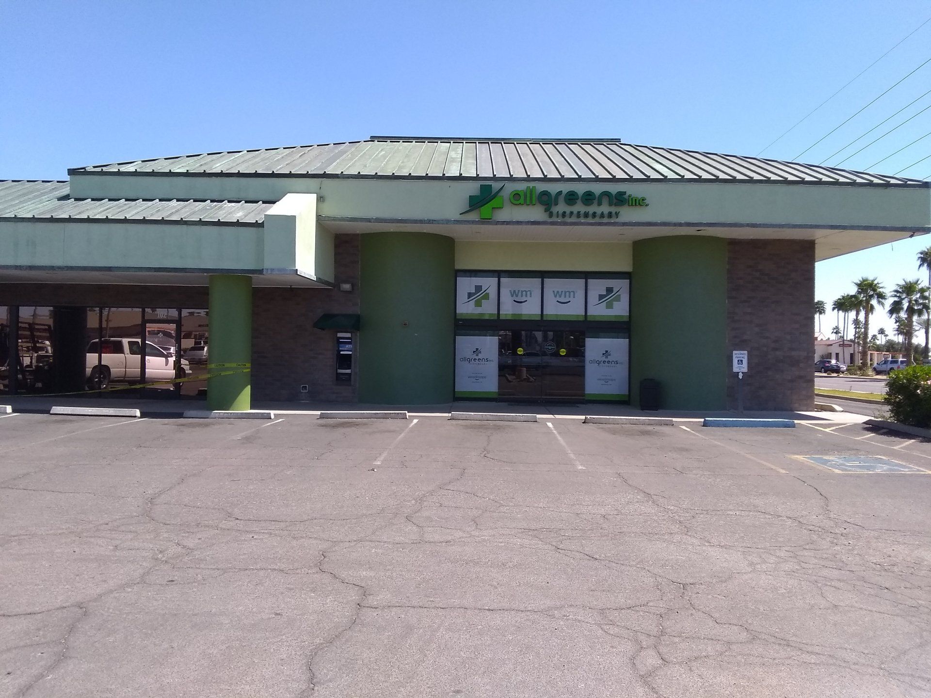 Chandler retail shop upgrading display window glass
