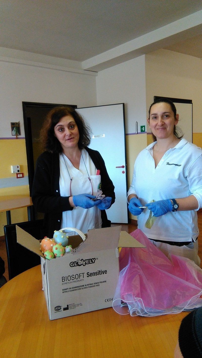 Due assistenti socio sanitarie