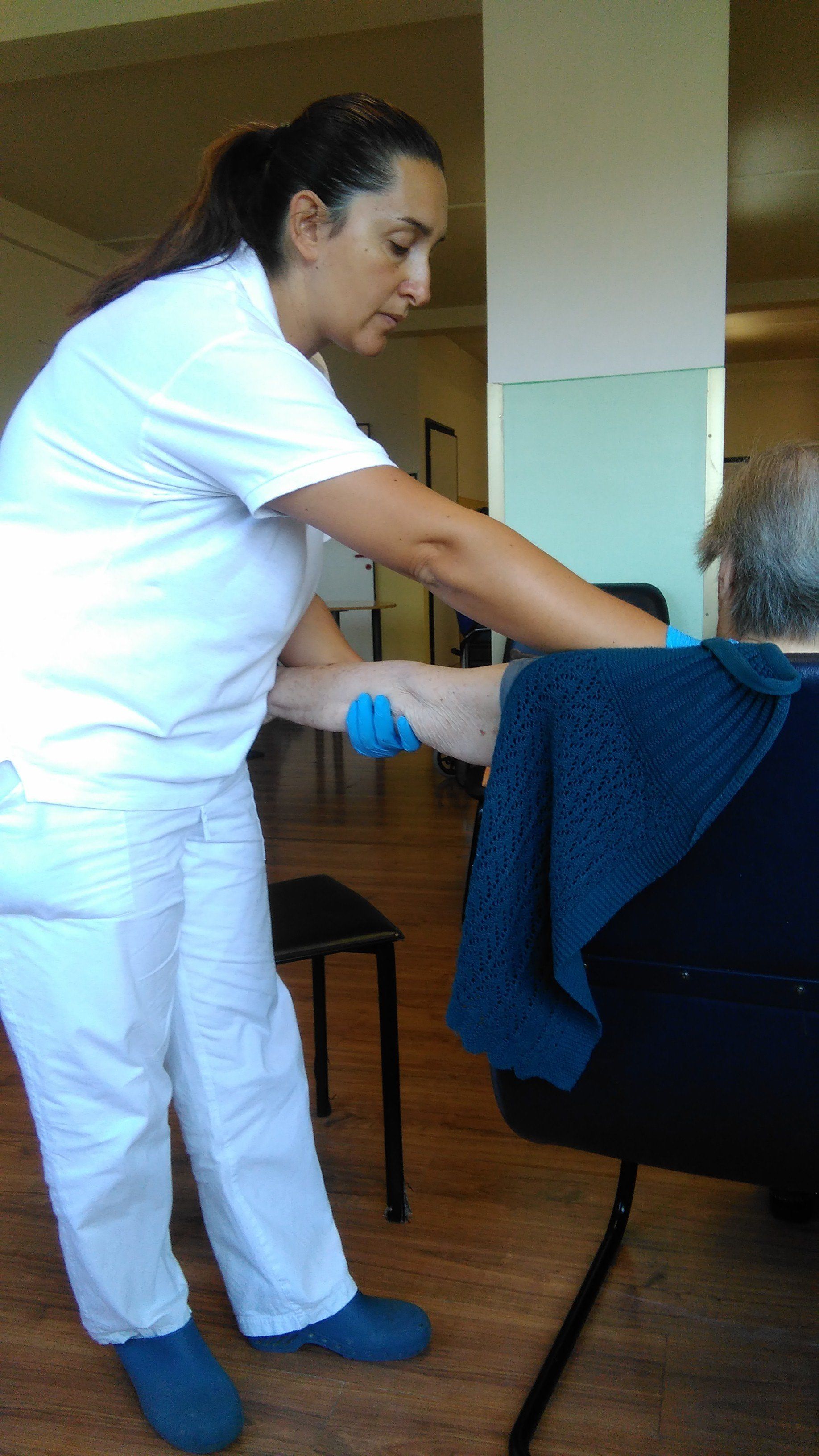 Trattamento di fisioterapia per anziani