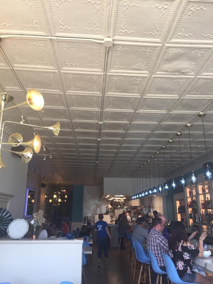 A group of people are sitting at tables in a restaurant.