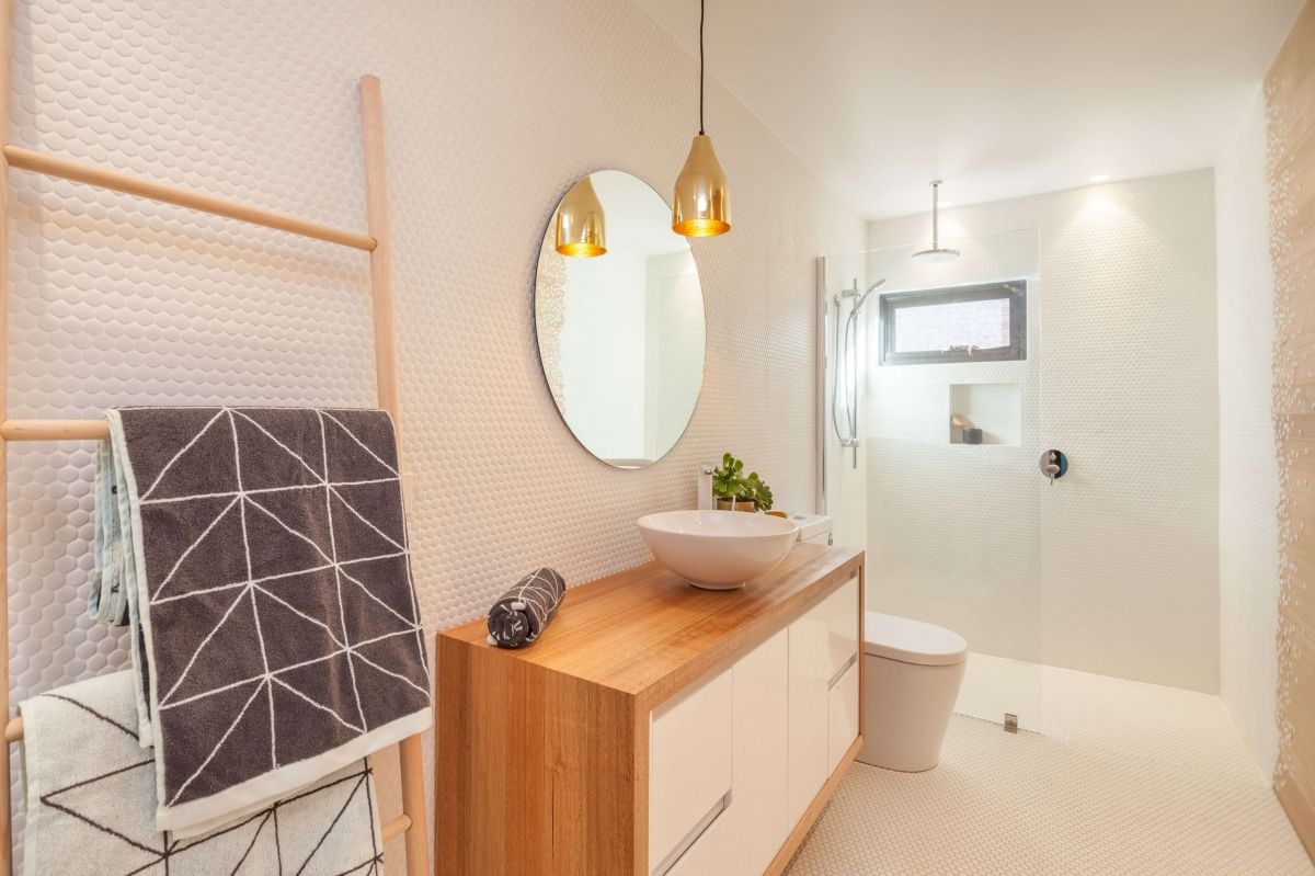 Modern Minimalist Scandinavian Bathroom | Glenorchy, TAS | McKay Timber