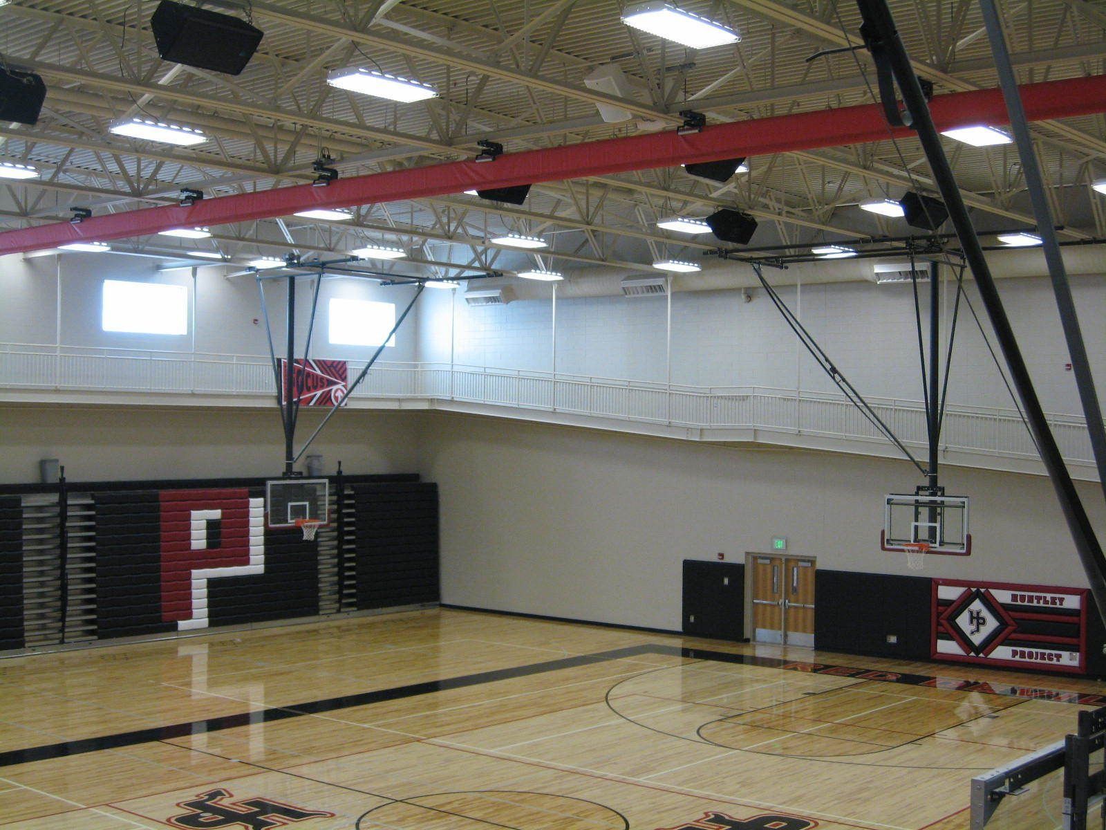 A basketball court with the letter P on the wall.