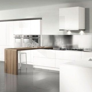 cucina con dettagli in legno