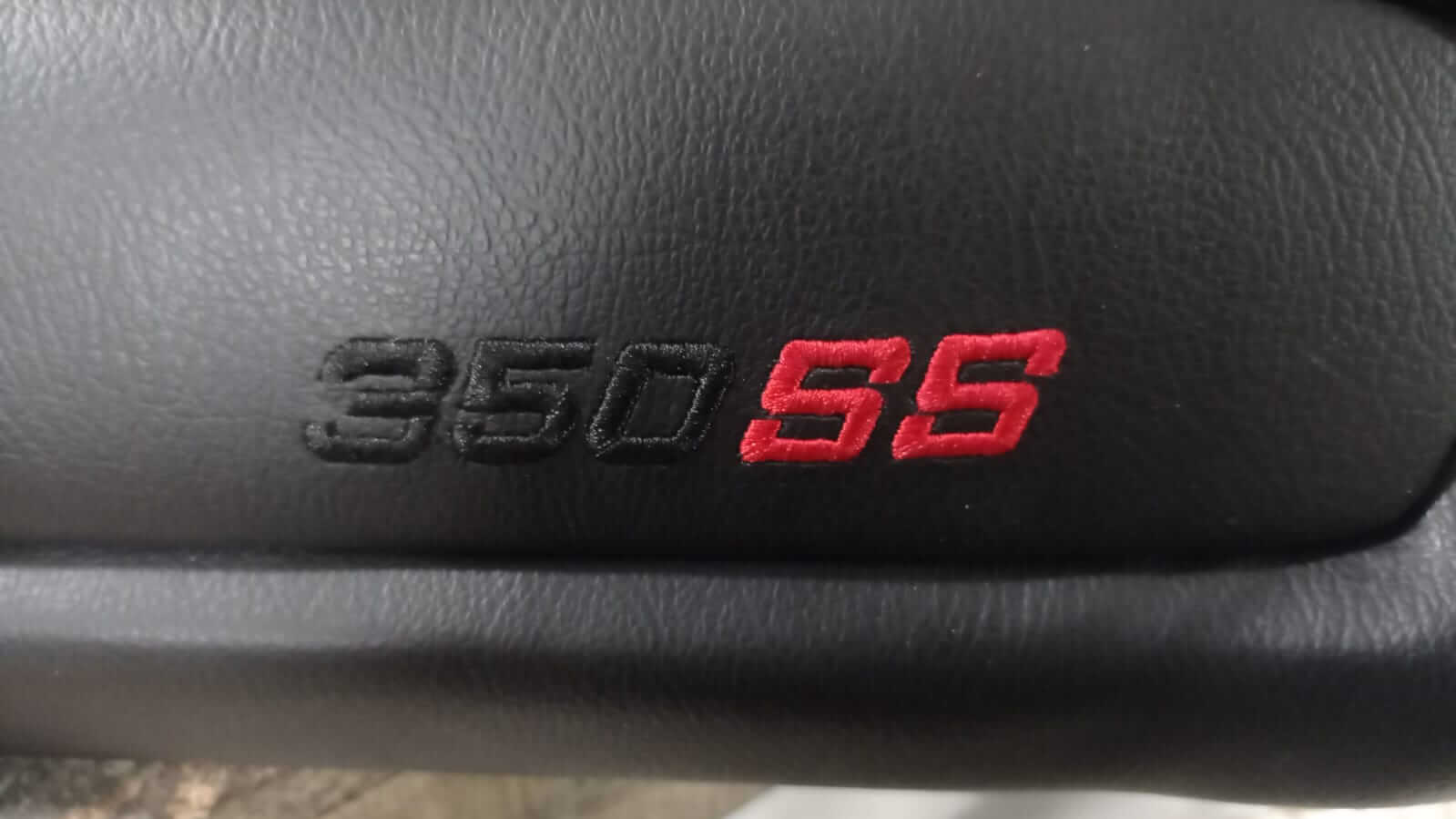 MOFLES Y TAPICERÍA MB  -  BORDADO EN TAPIZ