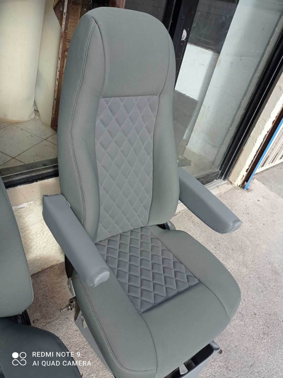 MOFLES Y TAPICERÍA MB  -  TAPICERIA DE ASIENTOS