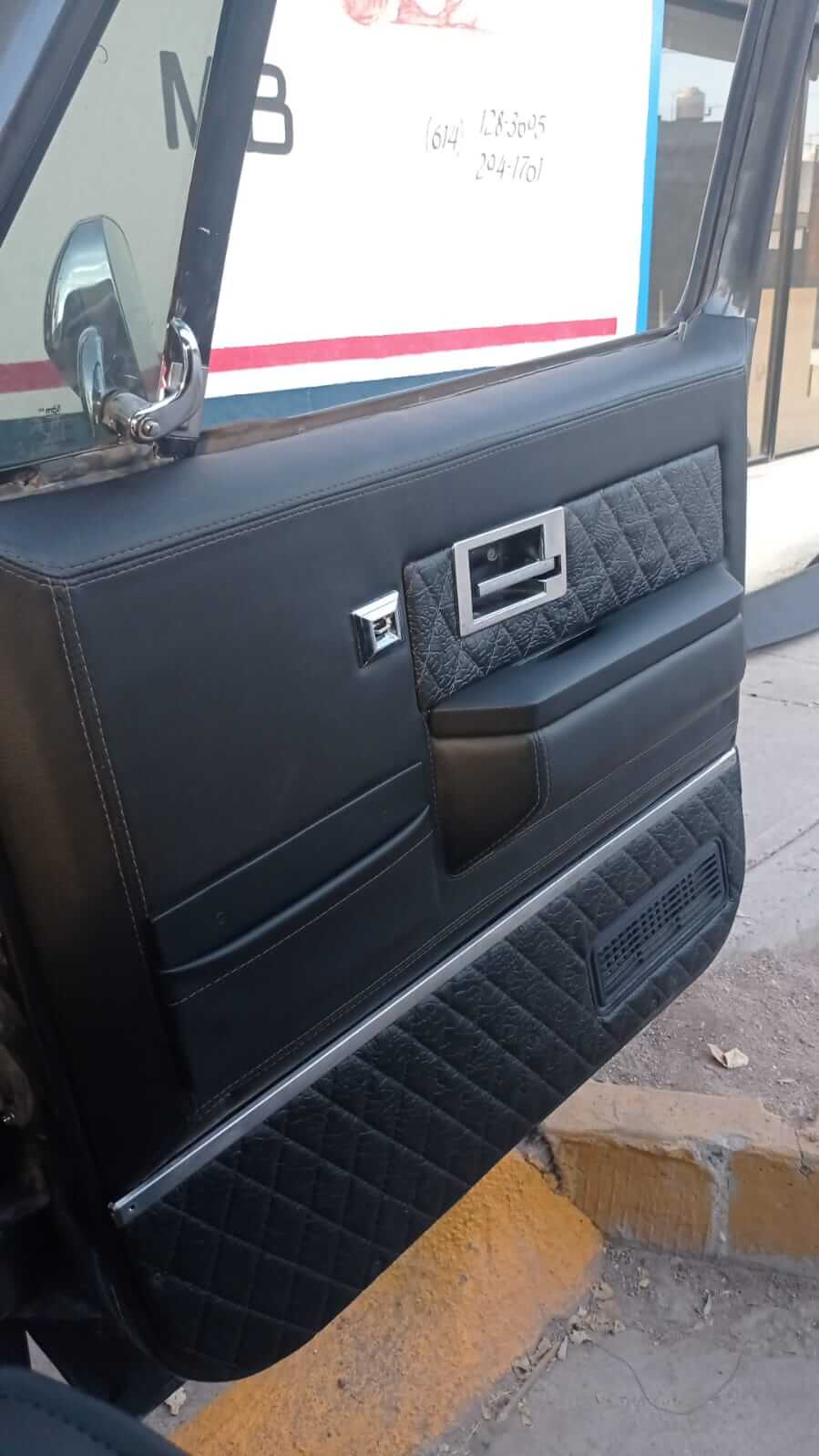 MOFLES Y TAPICERÍA MB  -  TAPICERIA DE PUERTAS