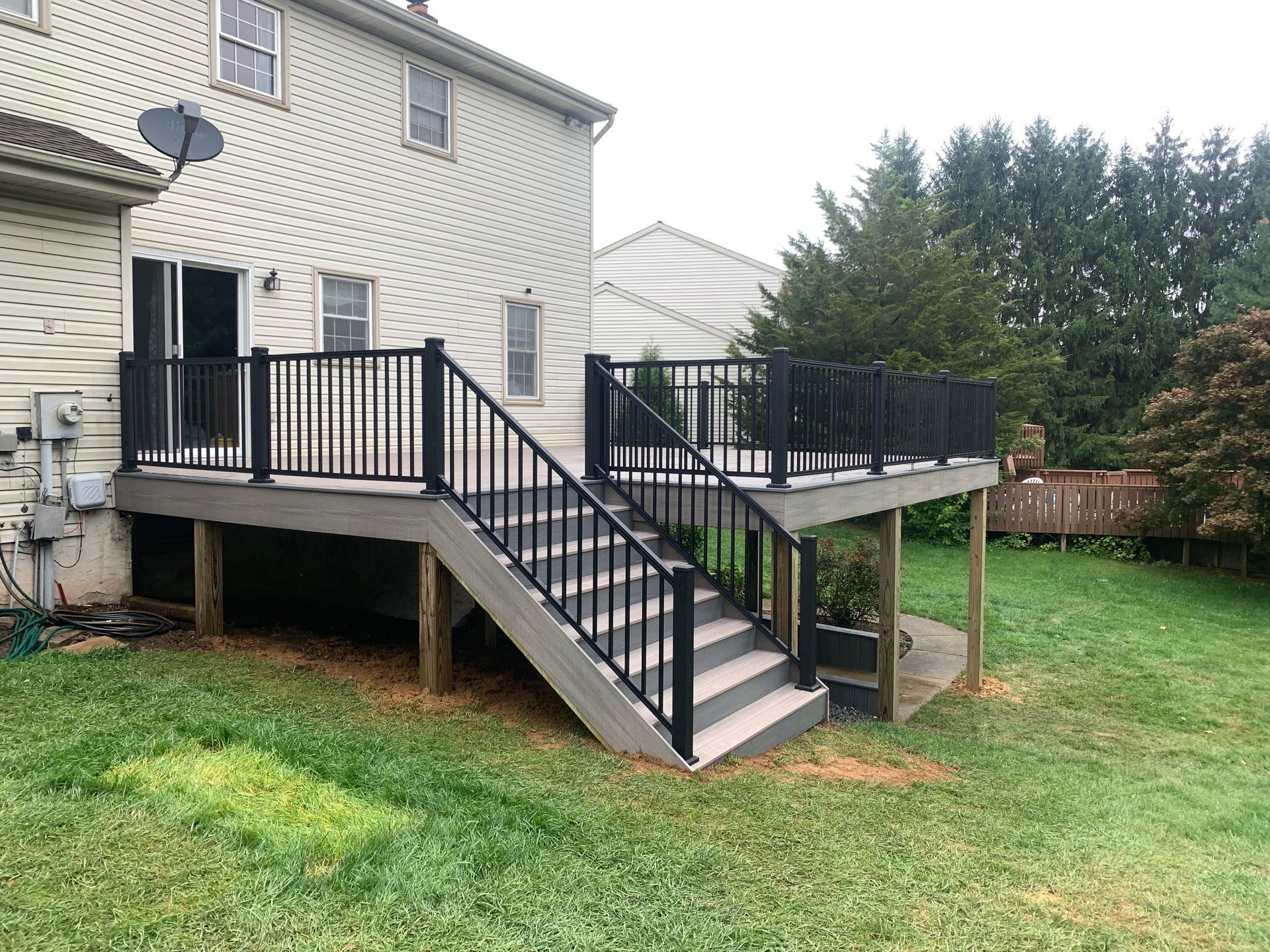 Remodeling Experts deck builder contractor custom maintenance free composite decking with aluminum railing