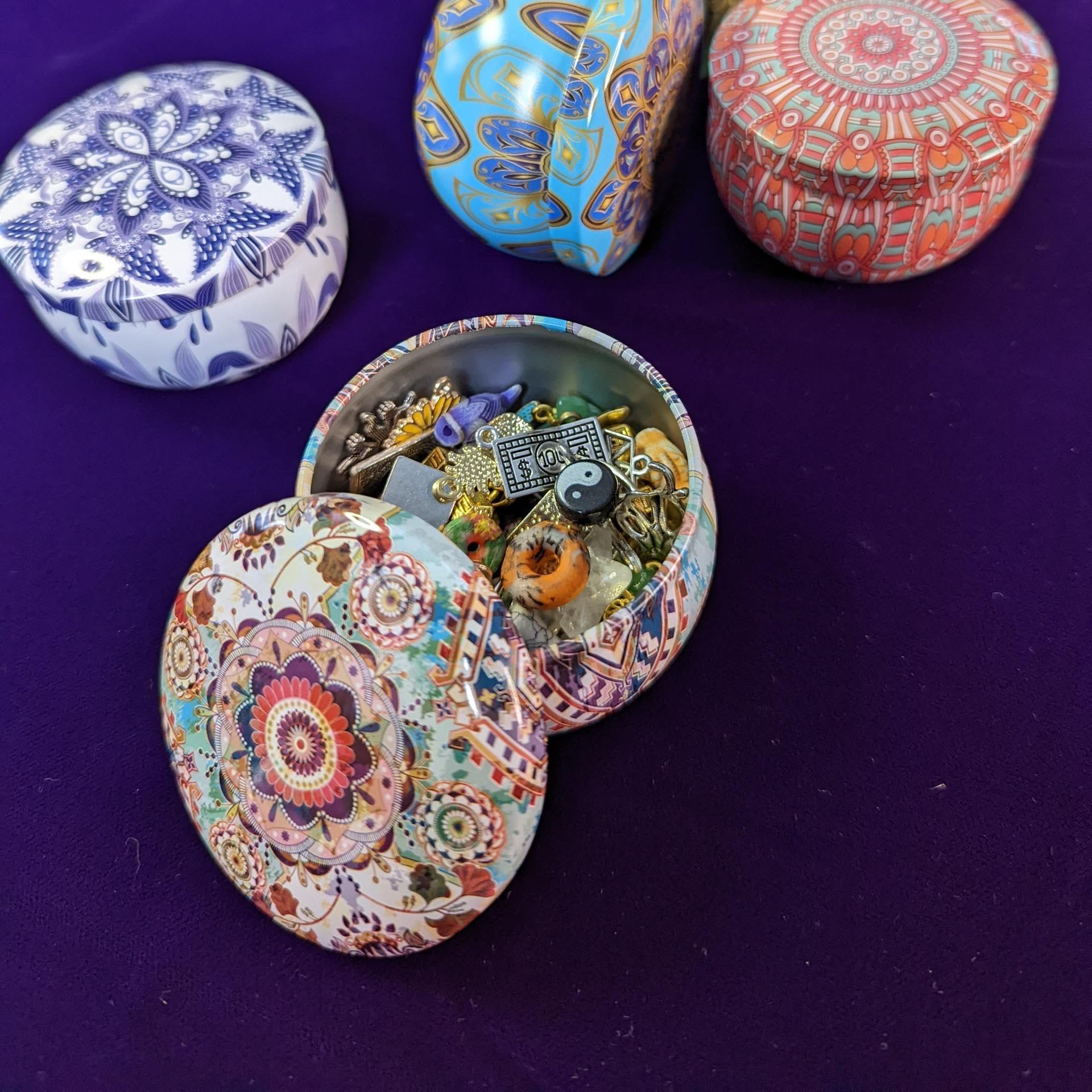 Mystery Charm Scoop in Decorative Tin