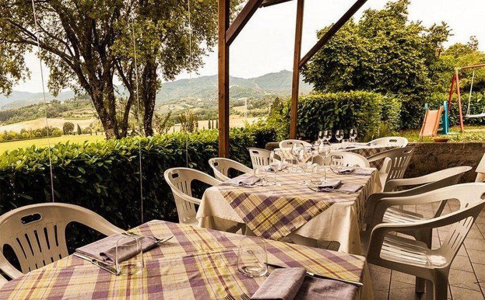 tavoli del ristorante all'aperto