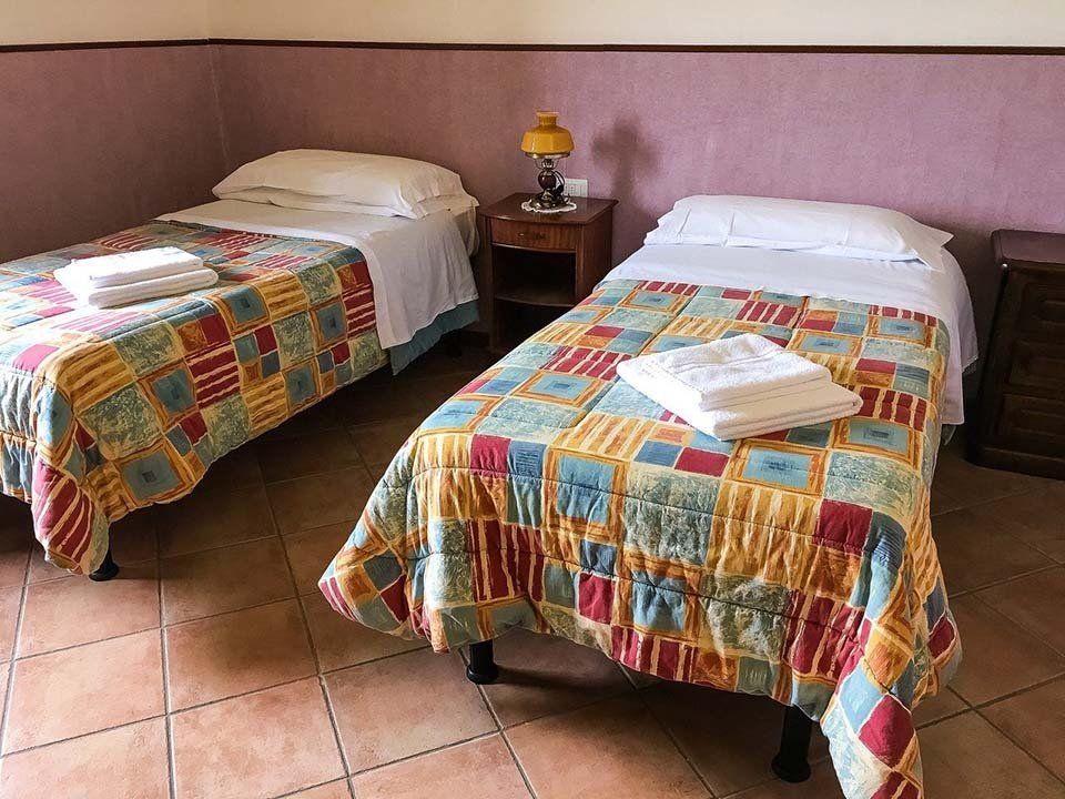 camera con due letti singoli nel b&b vicino all'autodromo del Mugello