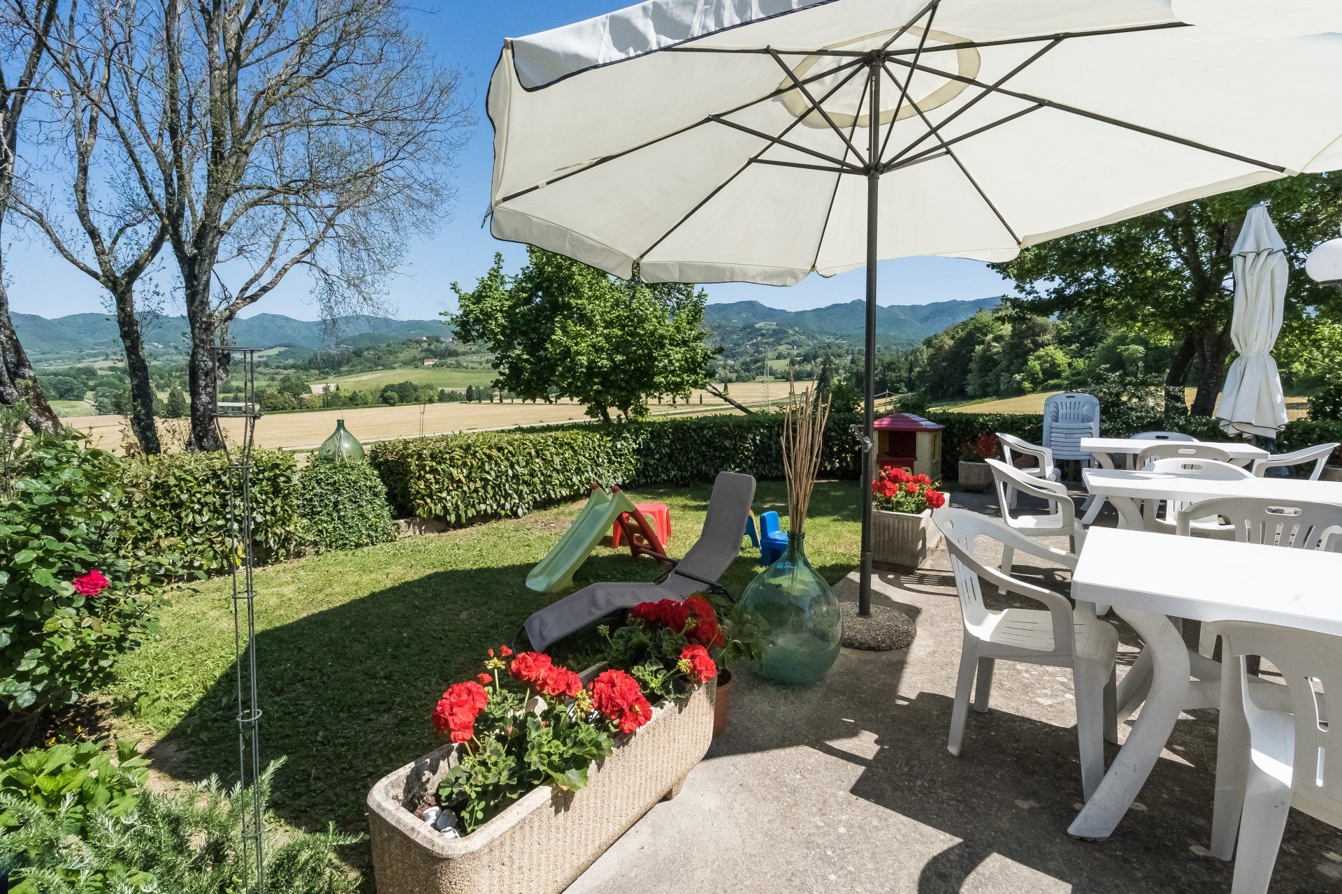 giardino degli alloggi vicino all'autodromo del Mugello