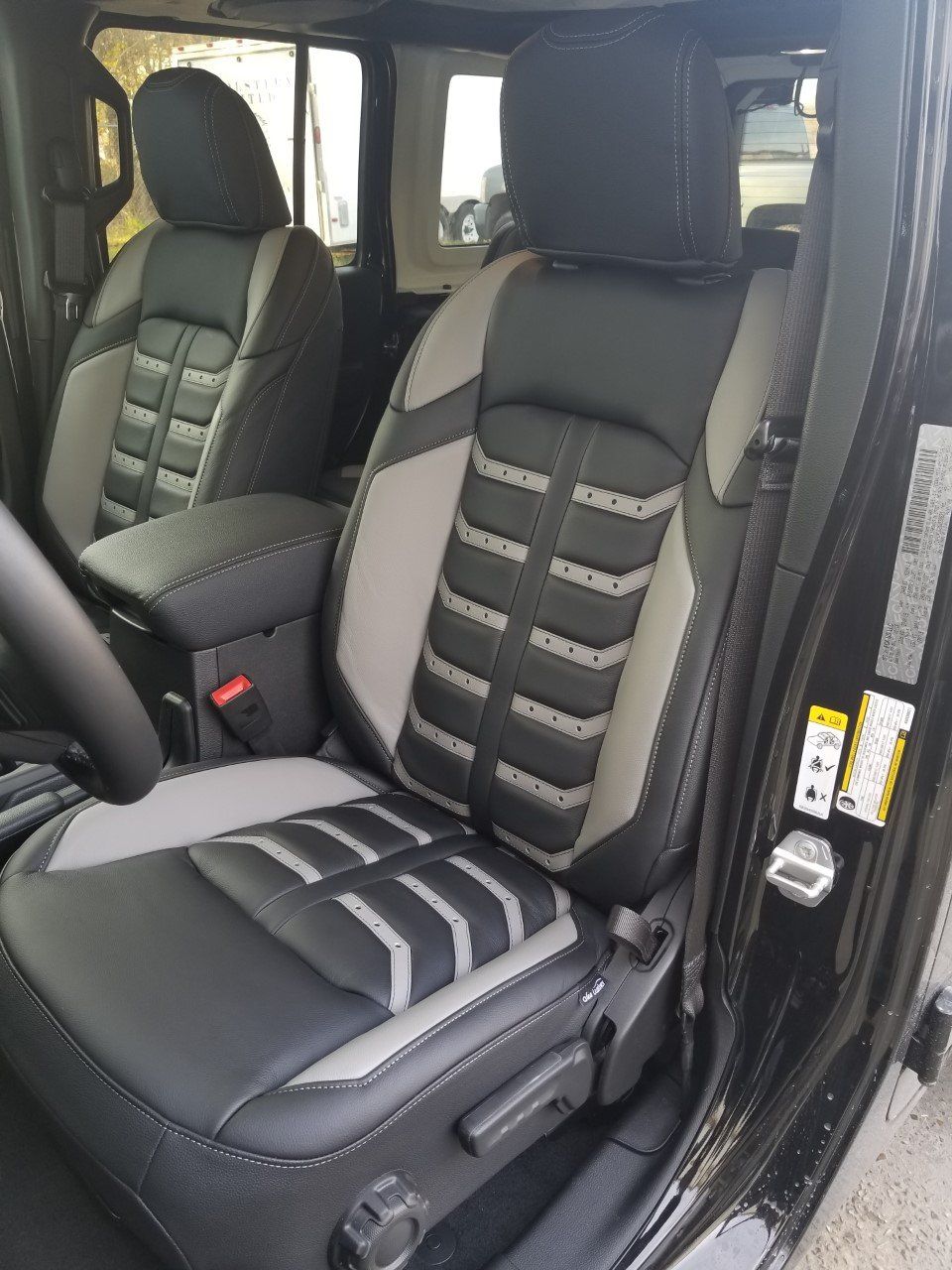 Interiors And Exteriors — 2019 Wrangler: Gladiator Leather Package in Baton Rouge, LA