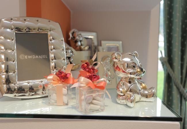 conici e bomboniere d'argento per cerimonie