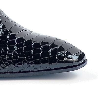 punta di una scarpa da sposo