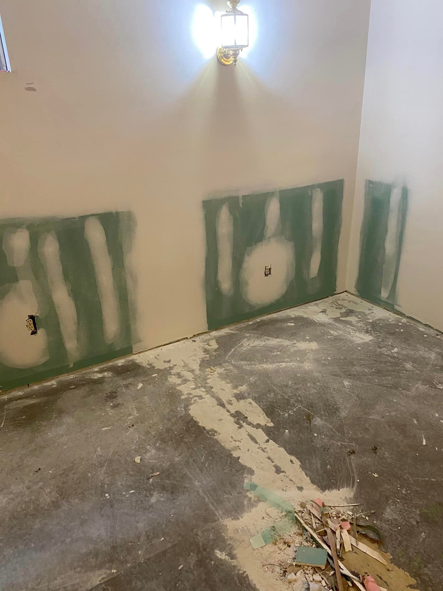 A room with a lot of dust on the floor and walls.