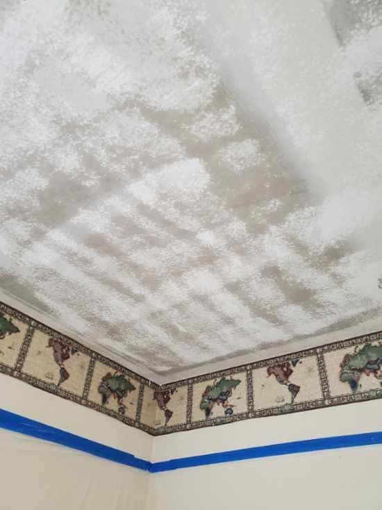 A room with a ceiling that is covered in dust.