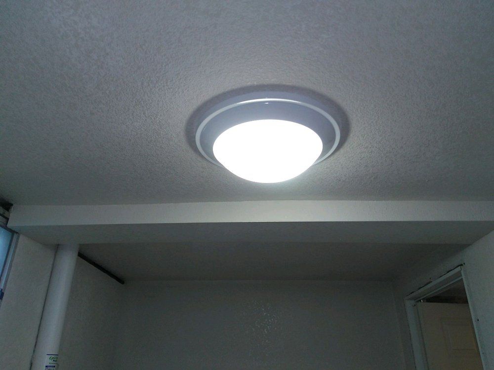 A white light is hanging from the ceiling of a room
