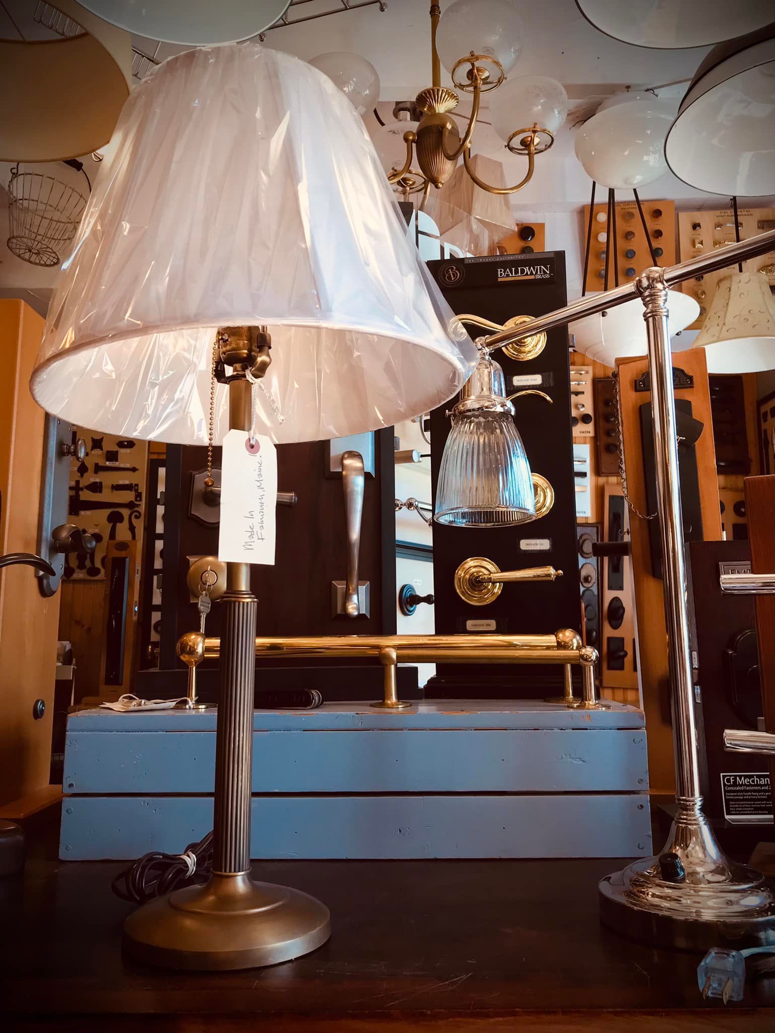 Table lamp with white lampshade in a shop.