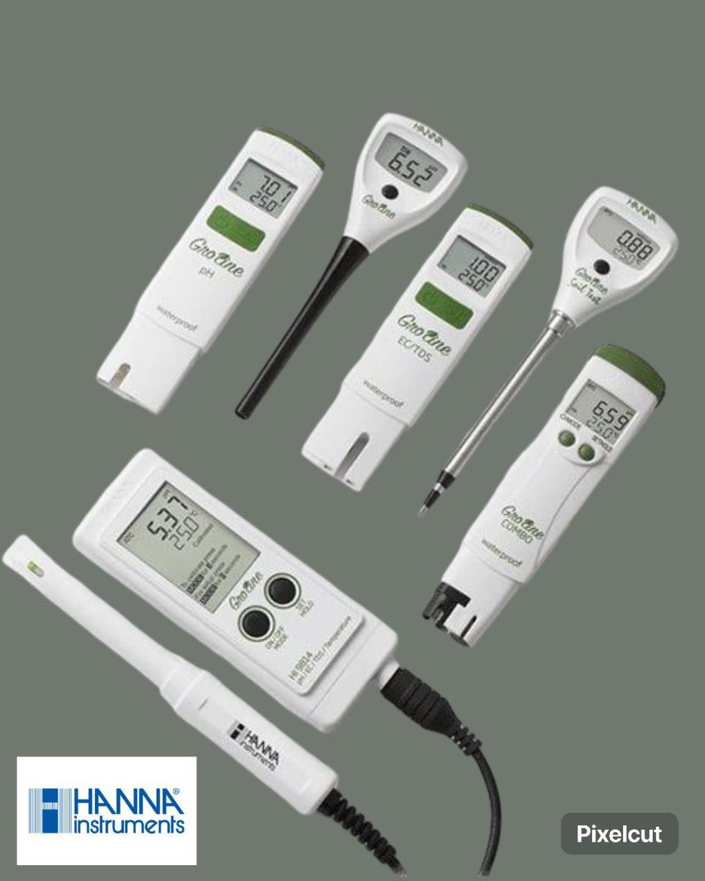 Colección de medidores portátiles Hanna Instruments en color blanco, que miden varios parámetros; fondo gris.