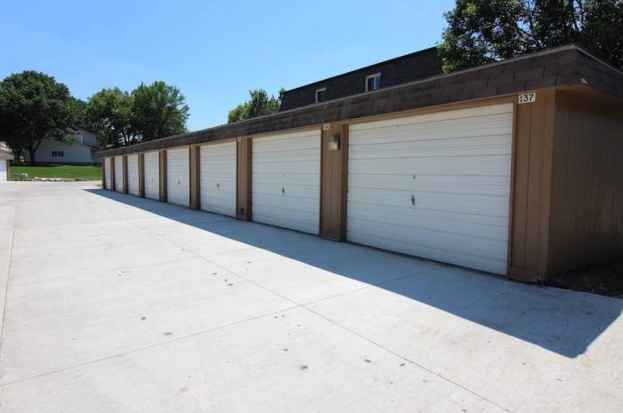 Thunder Ridge Apartments Garages