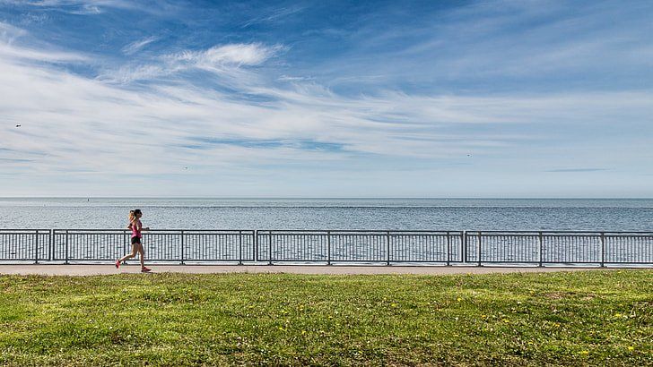 home-fitness-jogging-at-the-beach