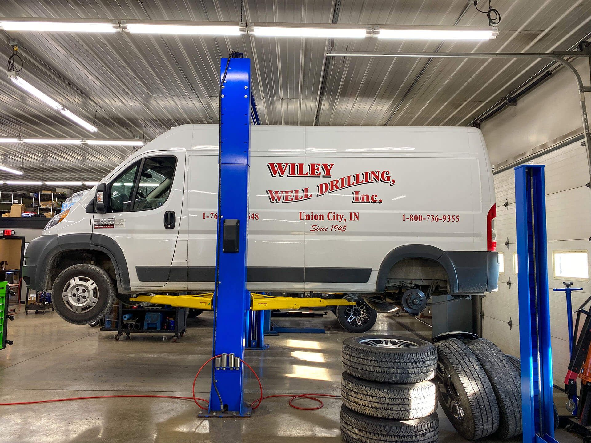 White Commercial Van | Elite Truck & Auto Repair