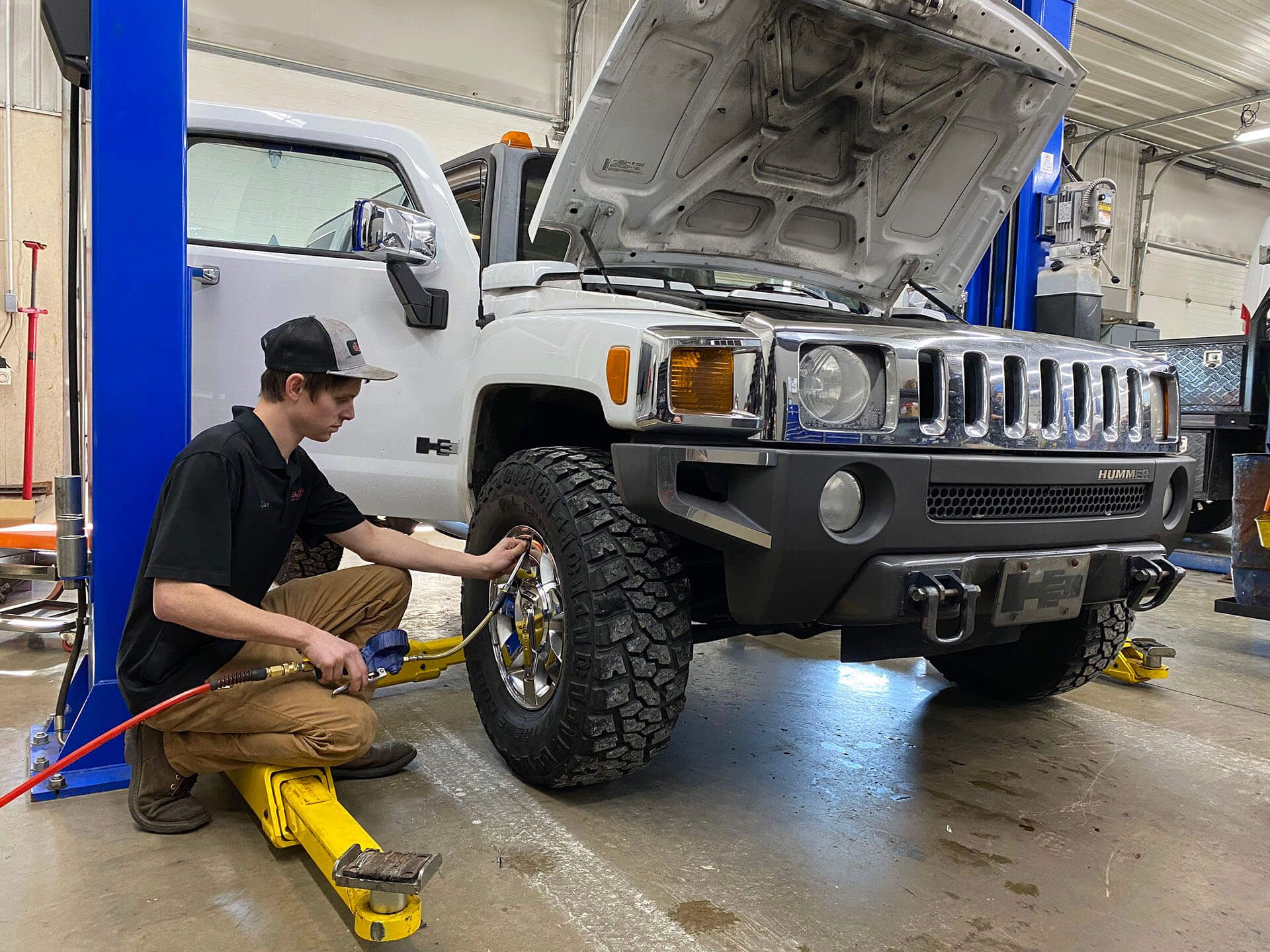 Shop Garage | Elite Truck & Auto Repair