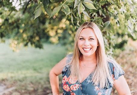 AMANDA-PERRY-HAIR-MAKEUP-AIRBRUSH