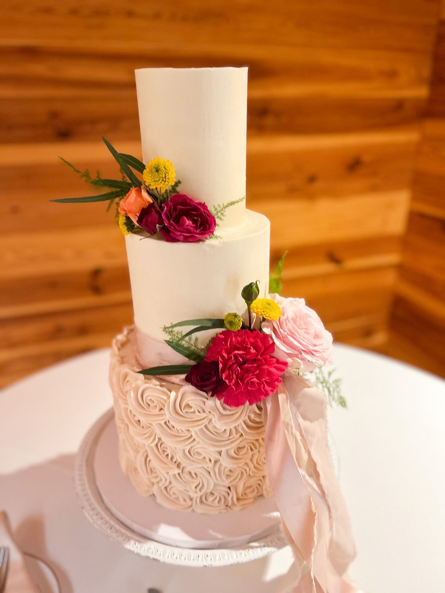 BROKEN-BISCUIT-BAKE-SHOP-WEDDING-CAKE