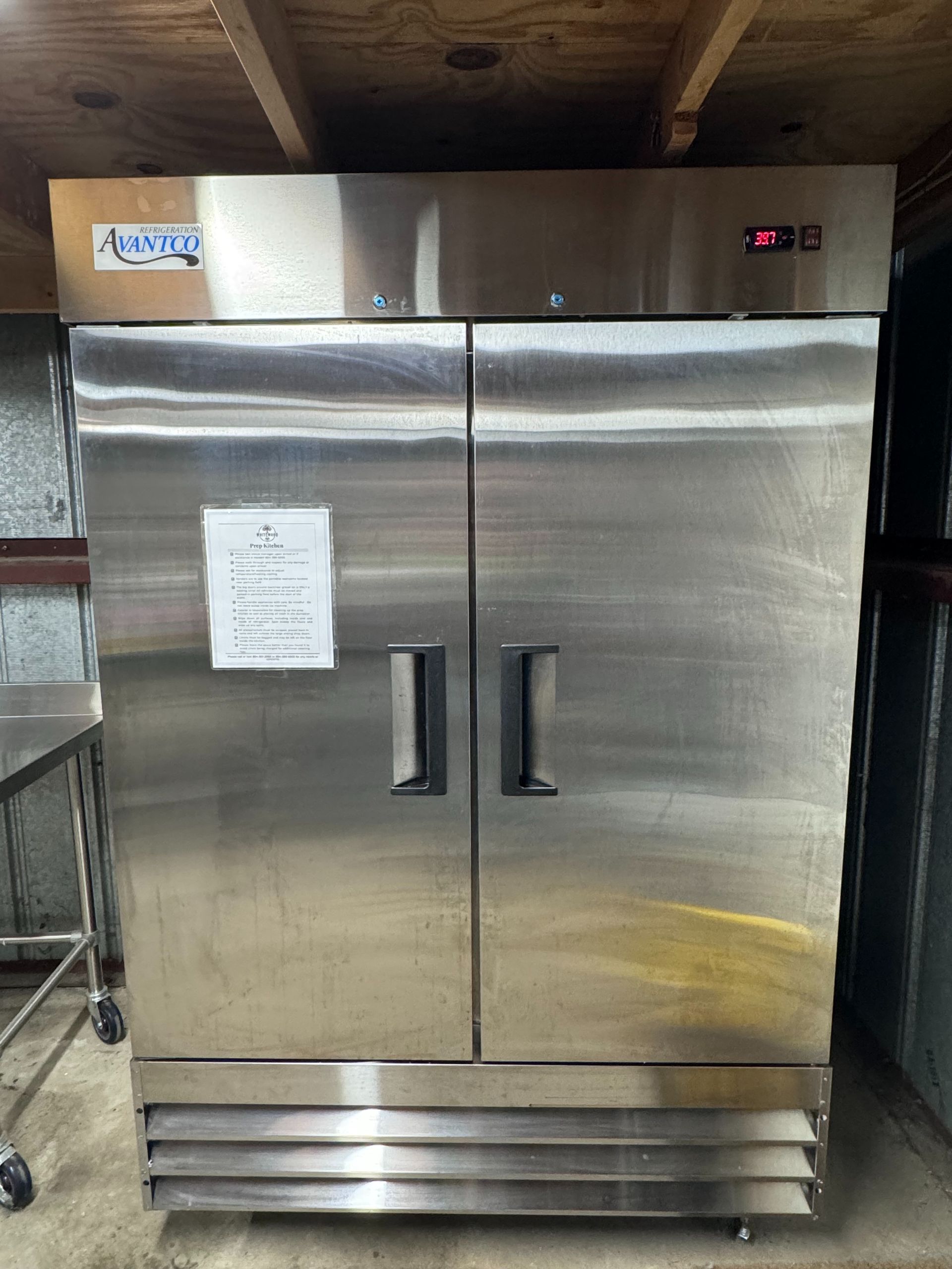 COMMERCIAL-FRIDGE-INCLUDED