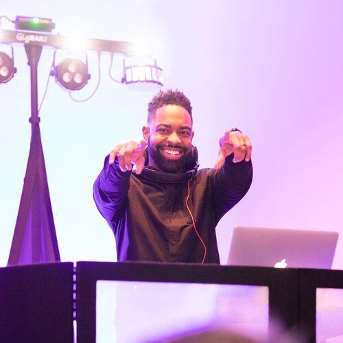 LEVEL-UP-ENTERTAINMENT-DJ-WEDDING