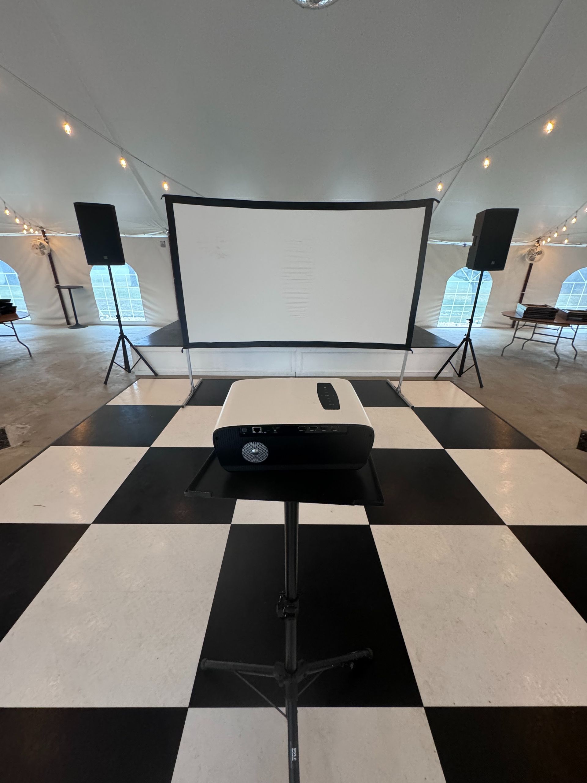 PROJECTOR-AND-SCREEN-RENTAL