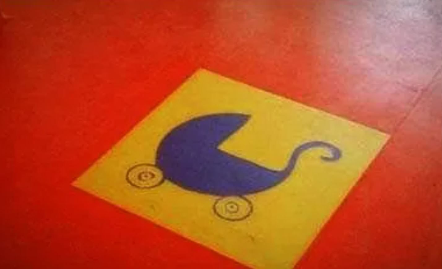 Quadrato giallo con l'icona di un passeggino blu scuro su una superficie rossa.